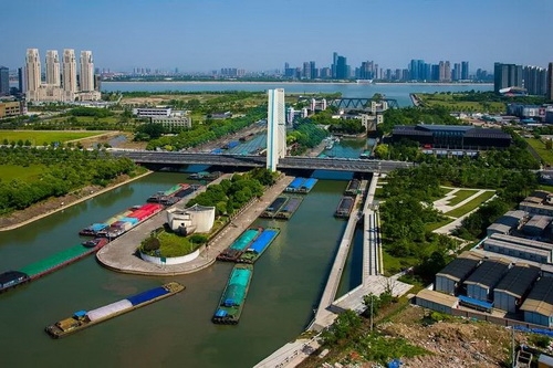 [浙江]江苏省交通运输厅副厅长惠先宝调研杭州船闸管理工作(图)