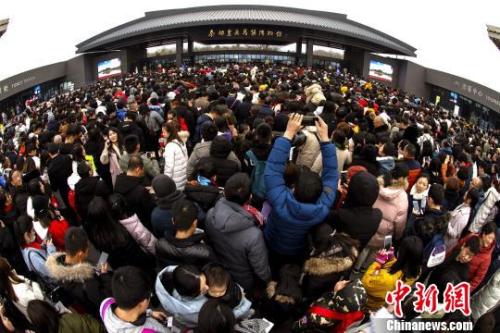 林郑:香港青年不明白“一国两制”对香港多重要