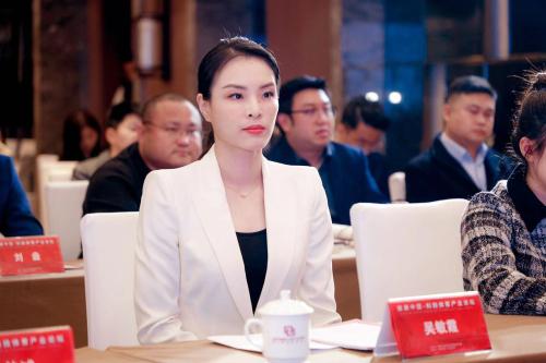 吴敏霞夫妇同框：男主外女主内