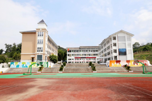 2018年1月29日,正式与芦山县人民政府签订了《芦山县教育基地战略合作