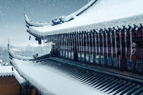 皇城轶事:他花6年拍3万张照片记录故宫 打动单霁翔(图) 《雪之琴》。2018年1月-江苏镇江金山寺。苏唐诗 摄