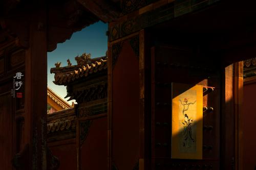 皇城轶事:他花6年拍3万张照片记录故宫 打动单霁翔(图) 《梦之光》。2019年1月,拍摄于故宫承乾宫。苏唐诗 摄