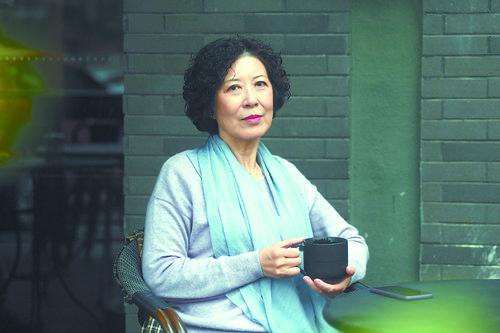 《野蜂飞舞》作者黄蓓佳接受交汇点记者专访:天真与经验之歌