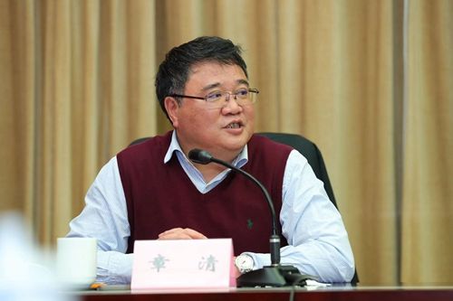 上海历史学会会长,复旦大学章清教授指出,陈独秀先生精