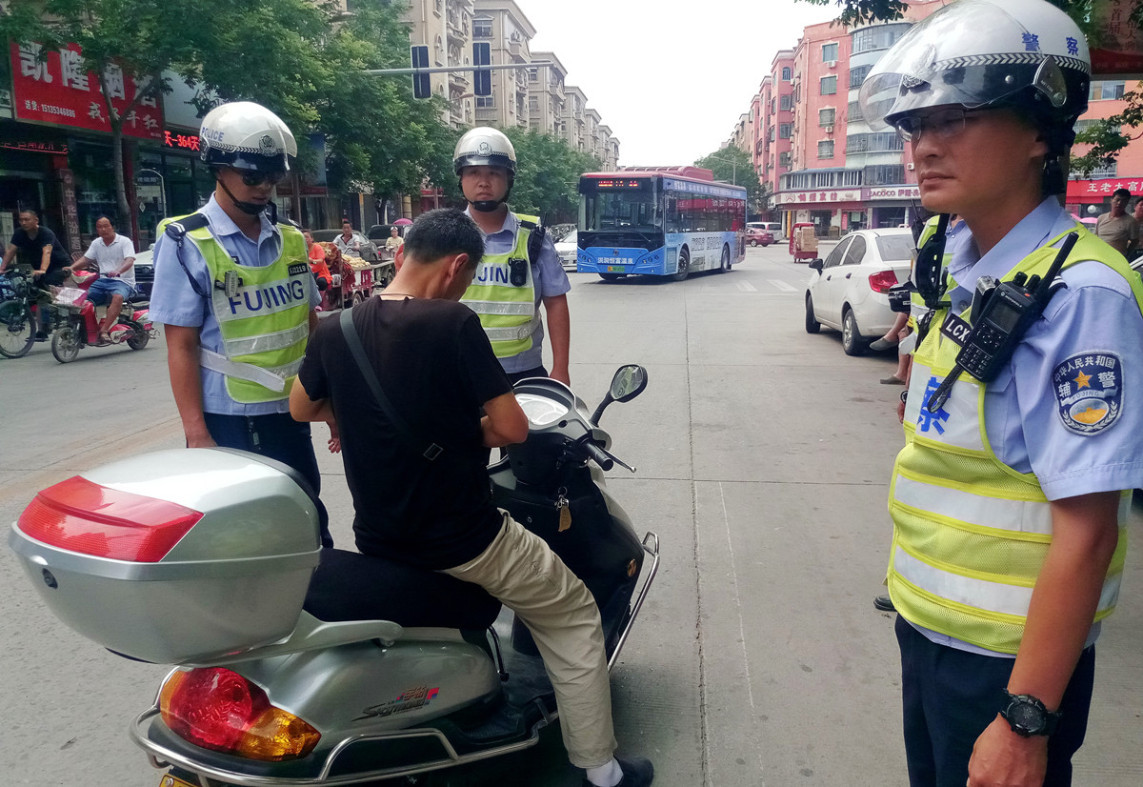 临汾公安交警查处摩托车严重违法交通行为189起