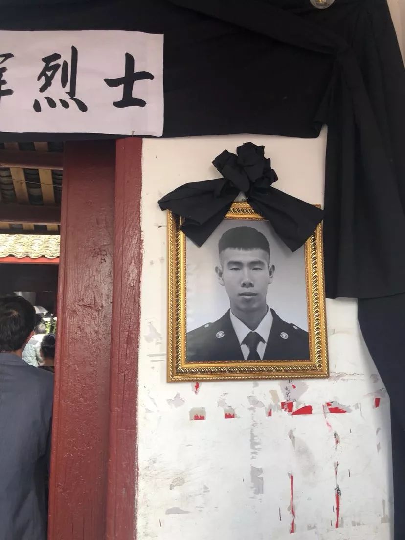 江西赣州籍烈士古剑辉回家了现场万人泪奔