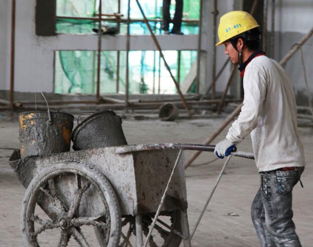 从建筑小工干出百万富翁,小伙辞职专职做"看房"员后致富