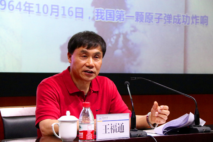 王福通少将向兰大学子宣讲两弹一星辉煌成就和伟大精神
