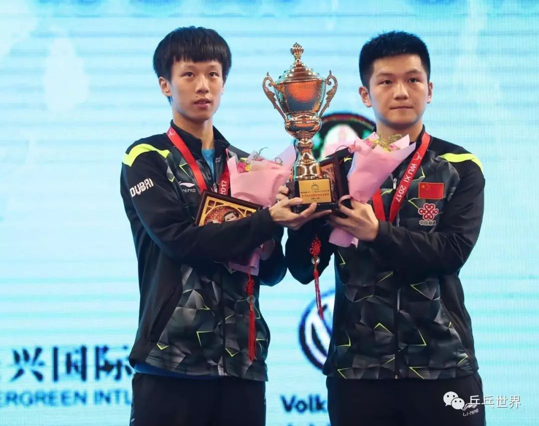 世界冠军背后的爸爸:40余年未离开乒乓球台,现为灵芝小学教练