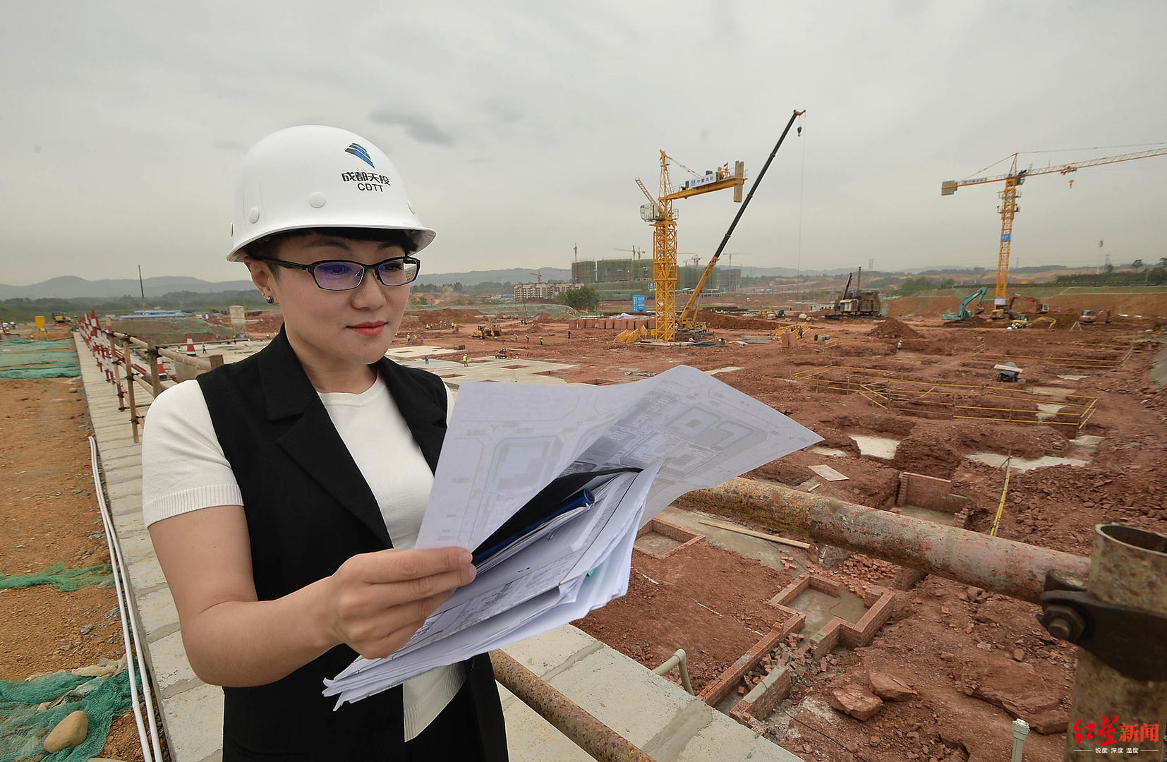 巾帼不让须眉,放弃设计师工作她成了建设一线的"女汉子"|张娜|须眉|女