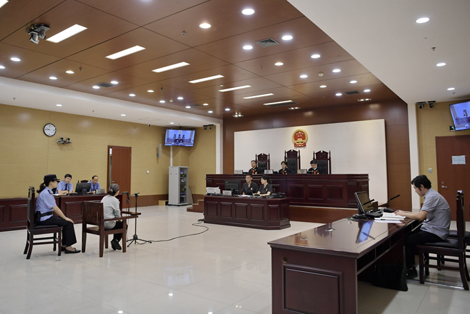 李静开庭审理一起刑事上诉案_手机新浪网