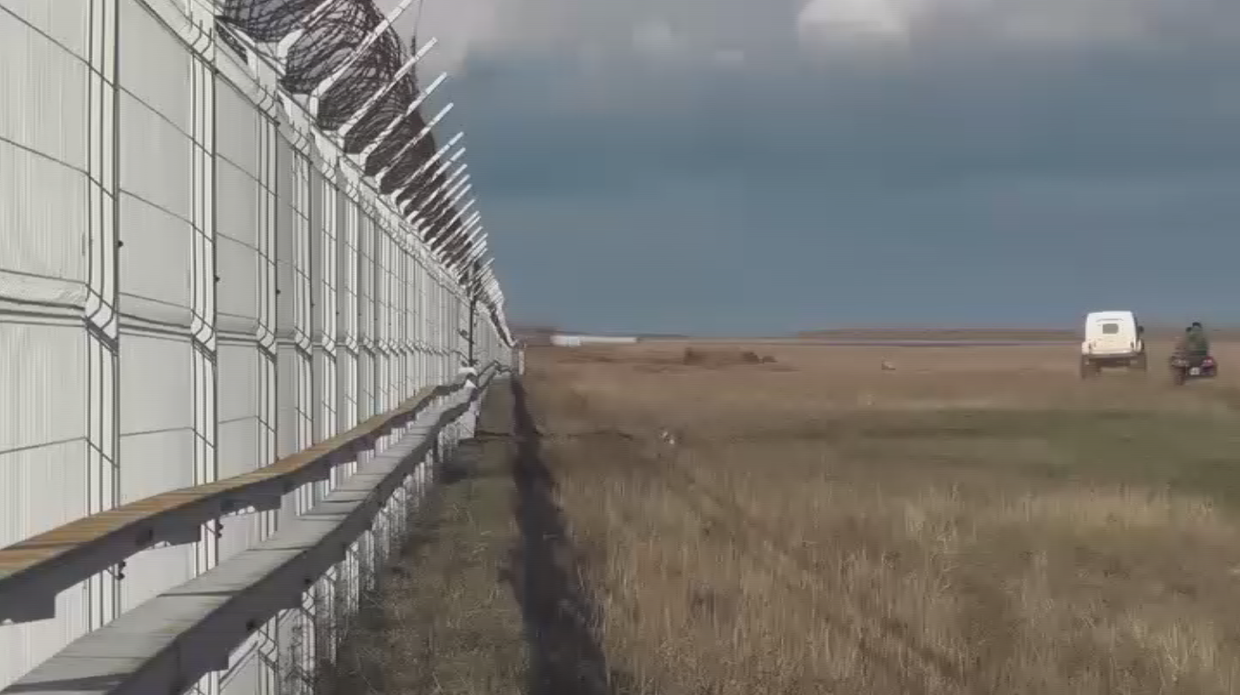 俄建成克里米亚边境墙 俄媒:特朗普快看