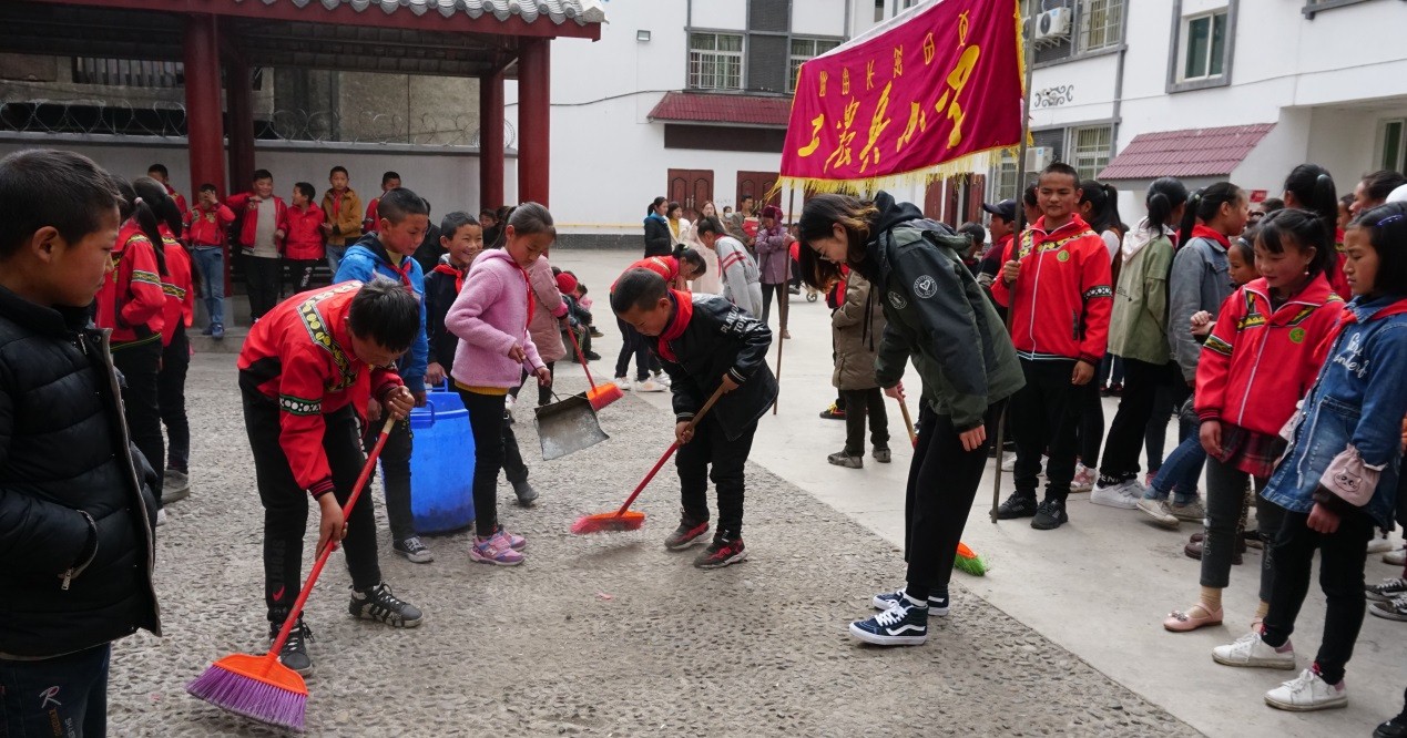 青春川大行 志愿新时代 --川大学子踊跃参加志