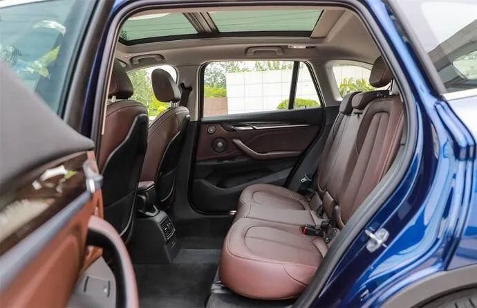 年轻人咬咬牙就买了，这几台20多万的入门豪华SUV实力大揭秘！