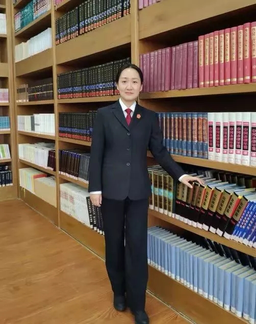 许雪梅审判团队:一支青竹杖 登上最高峰