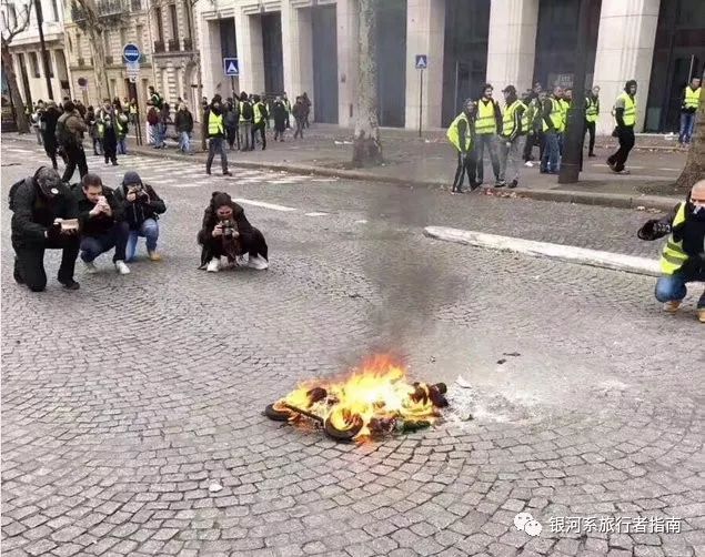 有些中国人却还在相信巴黎岁月静好|打砸抢烧|黄马甲|凯旋门_新浪新闻