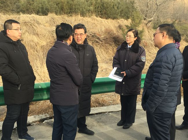 青海马忠英副厅长调研督导高速公路春运保障服务工作图