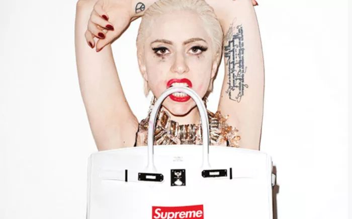 藤原浩,洼冢洋介,ladygaga,吴亦凡,迪丽热巴等等等等,都穿 supreme.