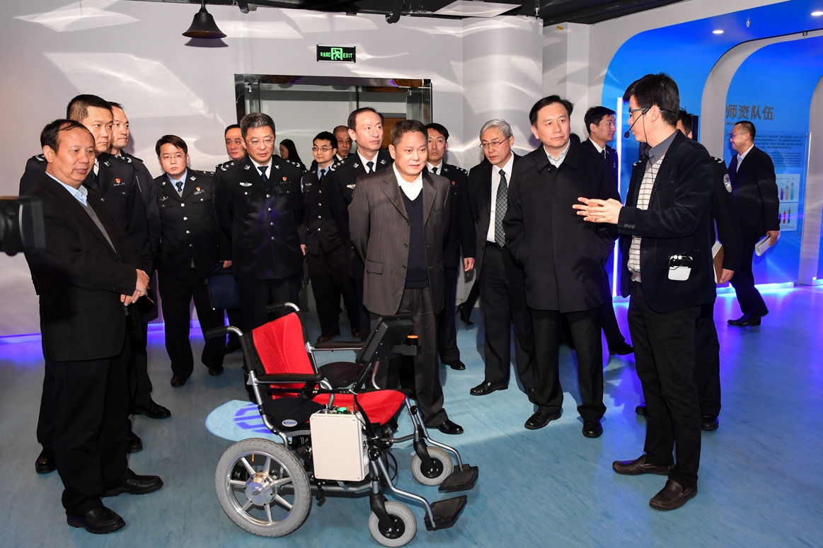 上海市公安局领导一行到上海交大调研[图]
