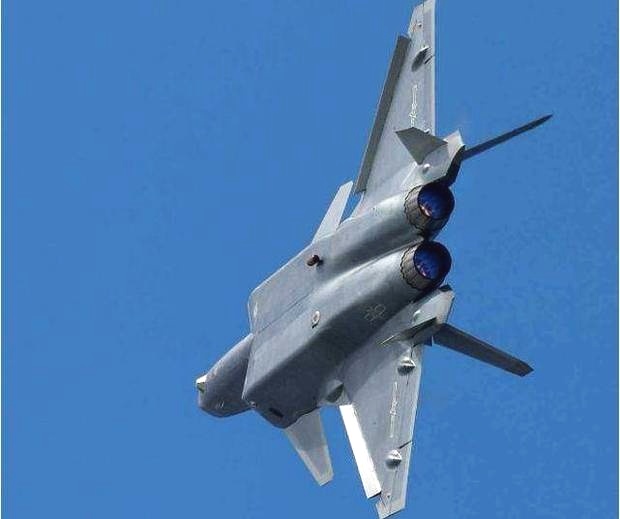 歼20高清图曝光,尾翼设计和做工竟如此精良_手机新浪网