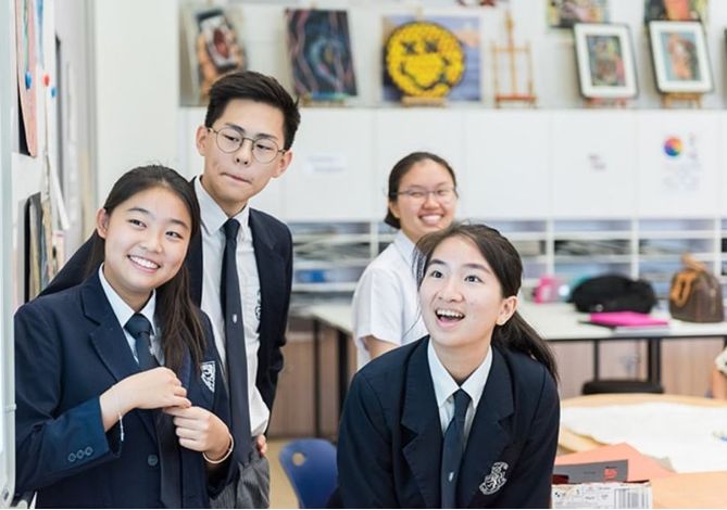 应对2047,这所香港"贵族学校"将用简体字教中文课