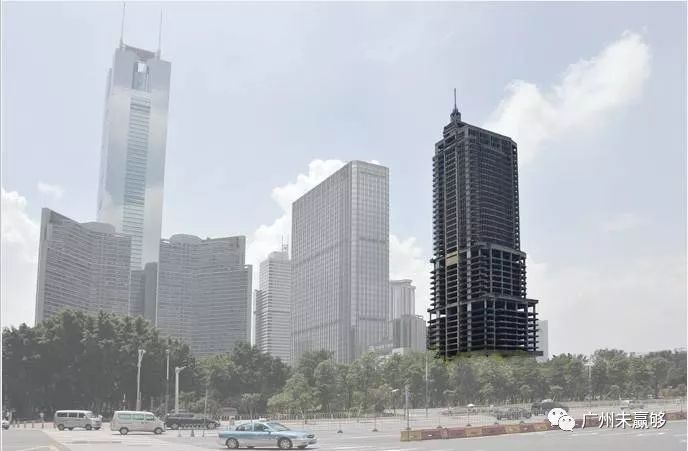 虽然建造时间至今近20年,不过就算今天看来,以毛坯外形呈现的中水广场