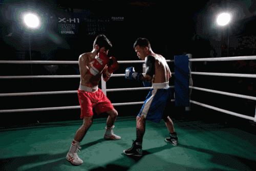 拳击拍摄现场连拍图例,11张/秒(机械快门)的拍摄速度对瞬间把握丝毫不