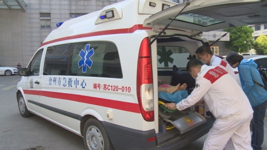 徐州市急救医疗中心急救医生王虎,急救护士张艳华,急救车驾驶员朱文强