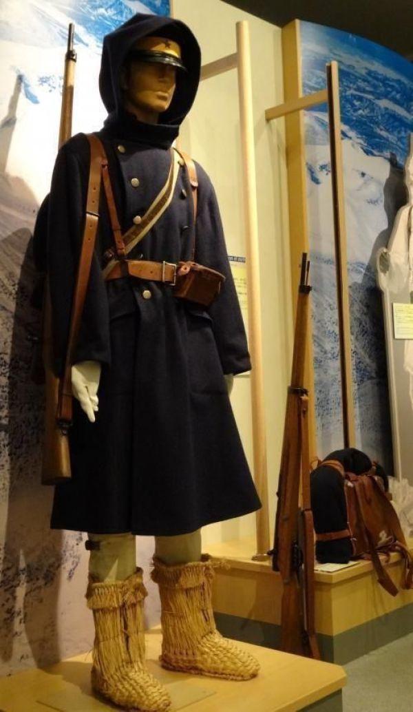 日俄战争奇特一幕: 战死的俄国兵皮靴被日军疯抢, 连女兵也不放过