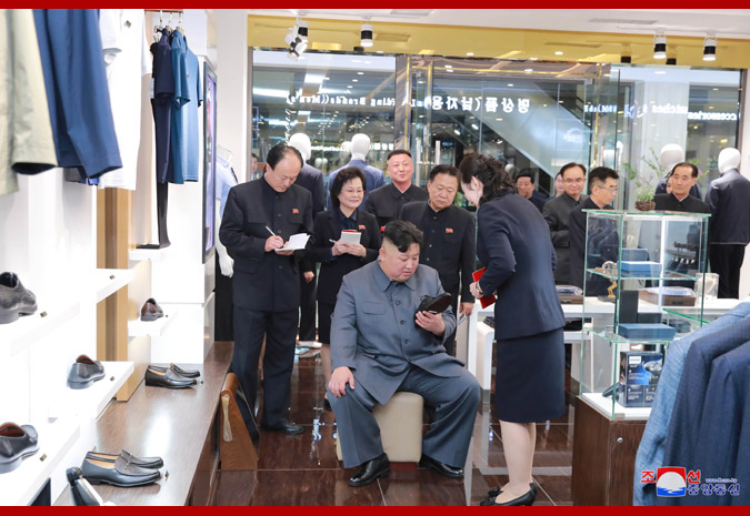 金正恩视察大城百货商店(图源:朝中社)