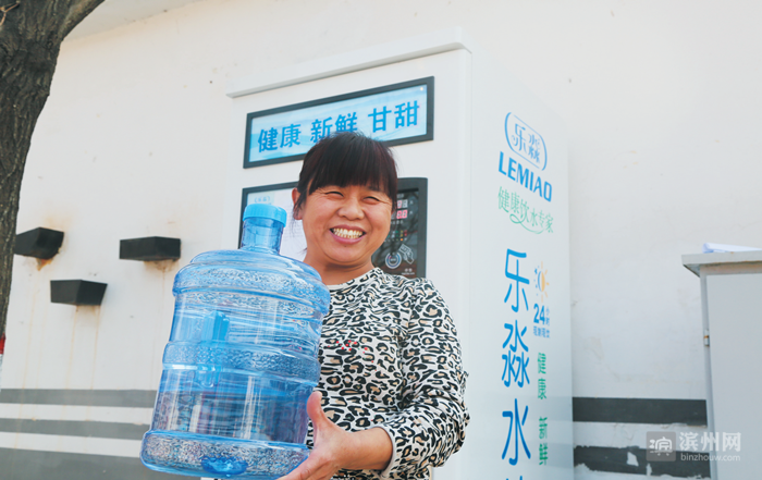 村里投资安装直饮机 狮子刘村民喝上免费直饮水啦