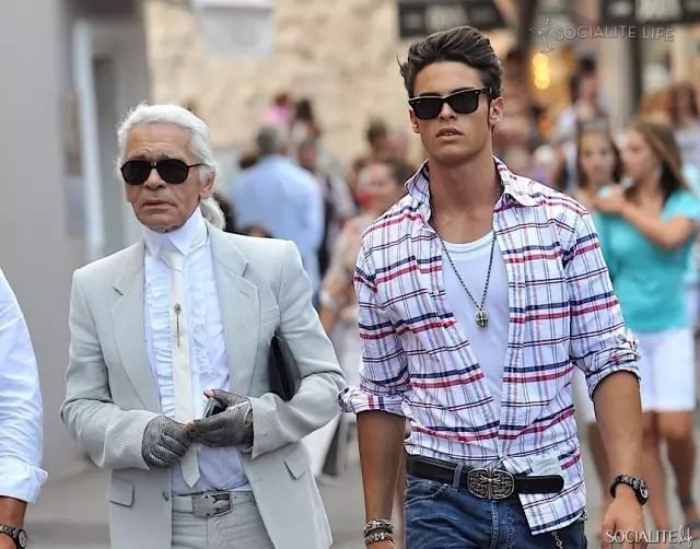 对卡尔影响最深的,也许是他和法国贵族美男子jacques de bascner,以及