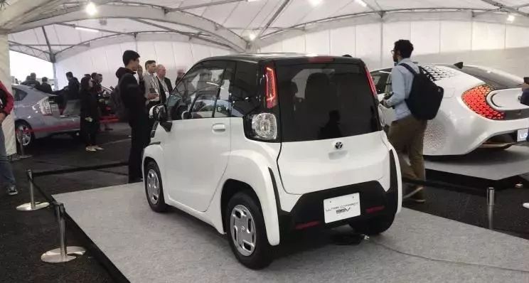 丰田竟造了辆“老乐头”？满电续航100公里，极速不过60