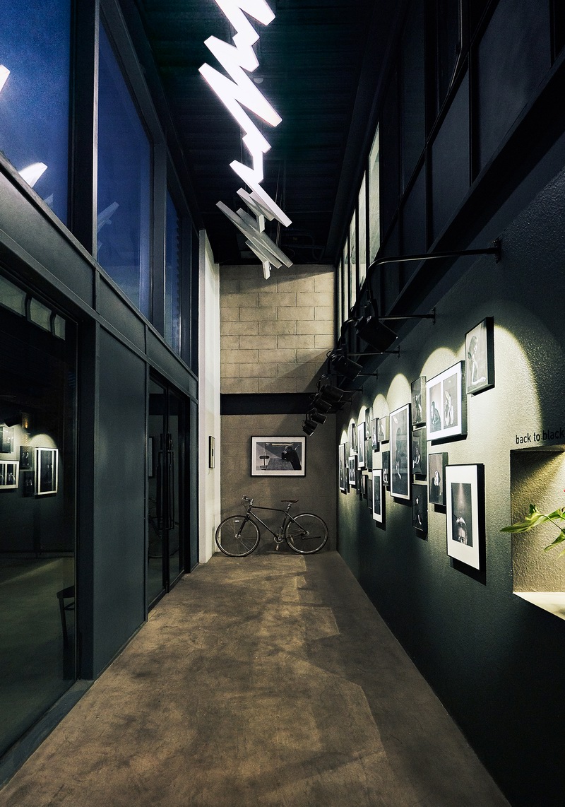 融入更多艺术元素与粗狂工业风格的北京摄影工作室