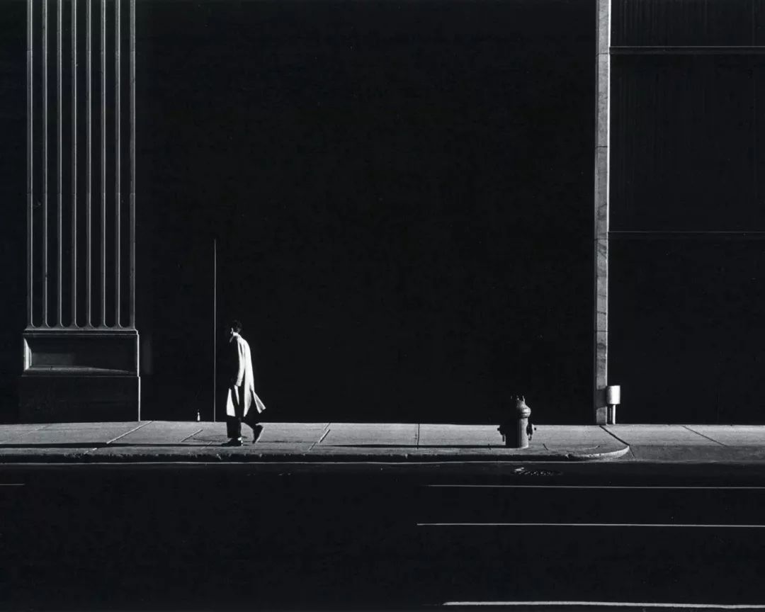 他走遍十几个国家用镜头记录下的黑白世界黑泽明说就是一部黑白静像