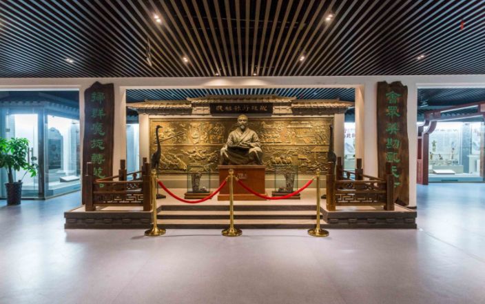 华夏鞋文化博物馆展示了远古,商周,秦汉三国,唐宋元明清,民国,新中国
