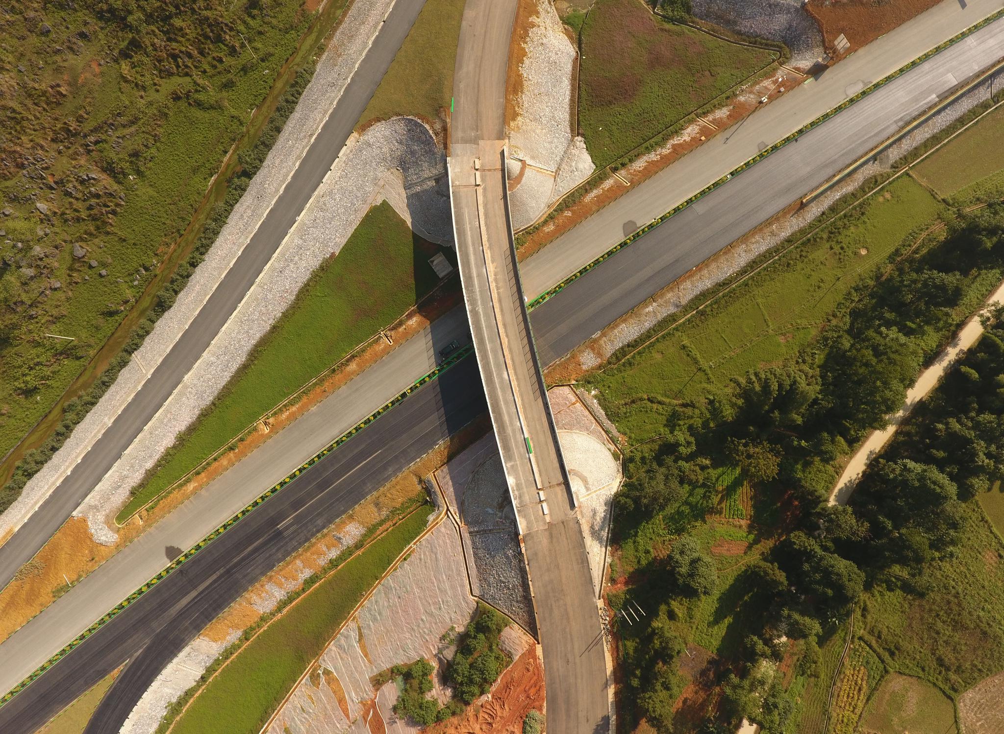 中越边境靖西至龙邦高速公路预计年底通车