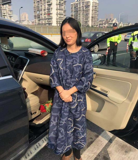 摘花的宋女士