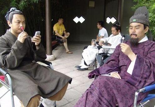 《神探狄仁杰》中的曾大人,棒棒糖好不好吃,还有你身边的庞四手中的