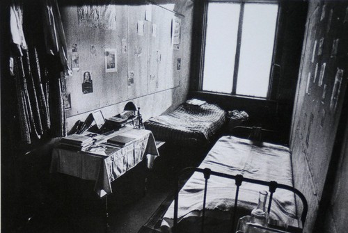 轻轻走进安妮的密室