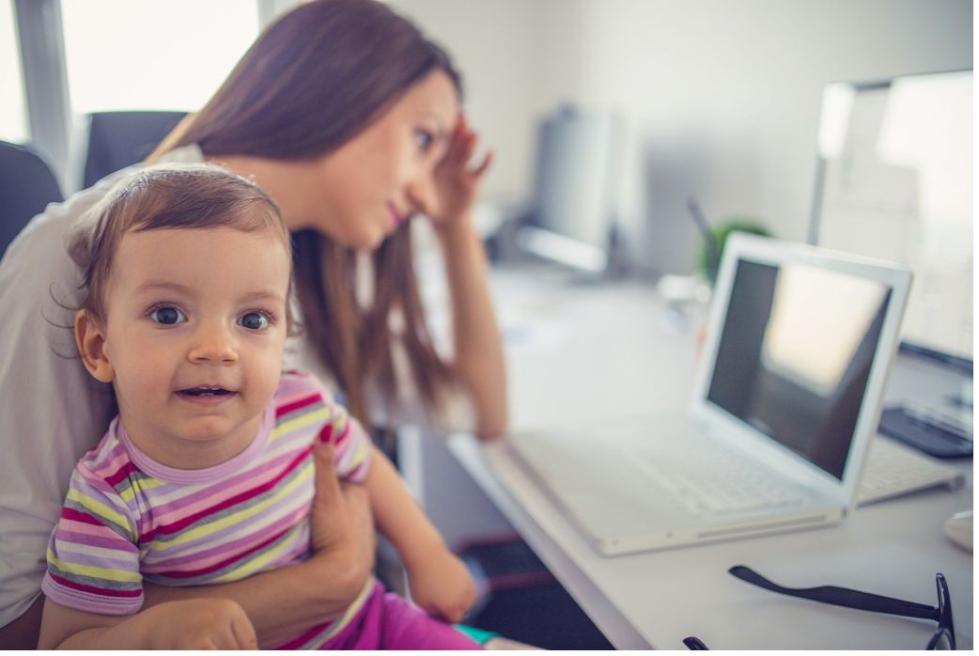 生子之后:妈妈们5年内工资连降,爸爸们却涨了