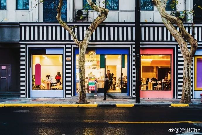 城市店铺招牌流行一刀切网友感觉审美退步一百年