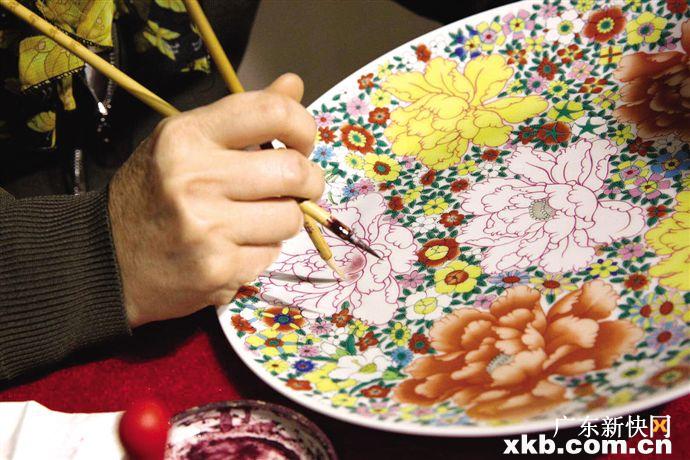 赏广彩工艺珍品看传统工艺新姿
