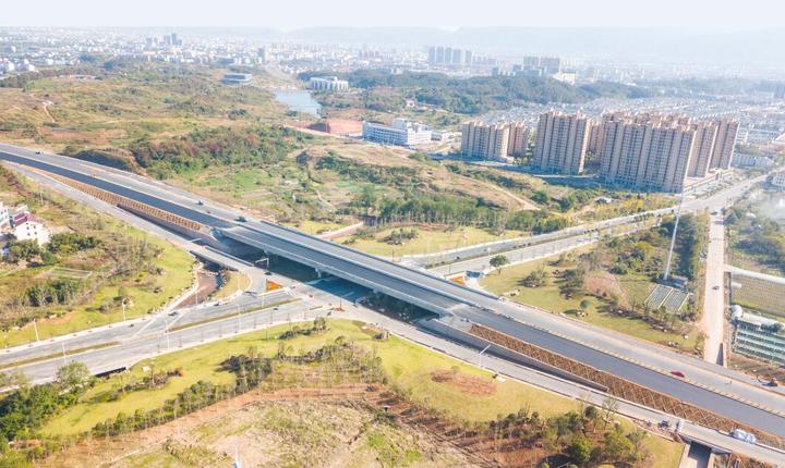 351国道浦江段主线沥青路面贯通
