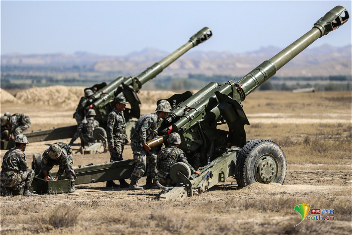 炮兵组织大漠戈壁跨昼夜实弹射击