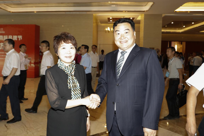 成员,副省长夏延军深入交流国美酒业董事长武玉杰与唐山市委副书记