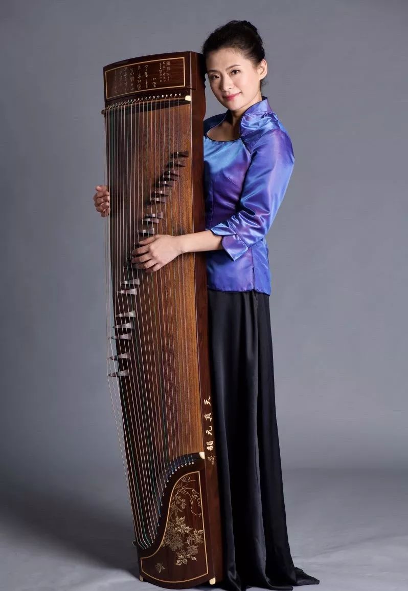 新加坡华乐团粉彩音诗音乐会女演奏家大放异彩