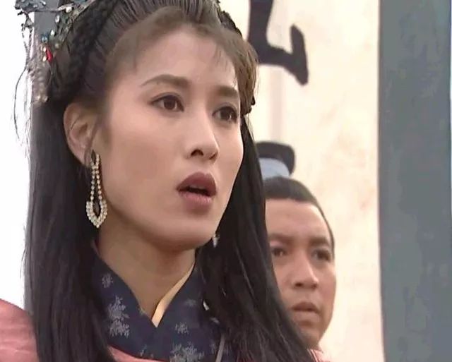 让人惊叹的是,大郑爽还出演了《水浒》中的扈三娘.