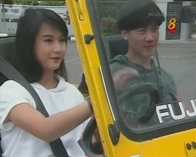 这部剧也是1992年播出的,由陈之财和陈莉萍主演,这两位也是熟面孔了.