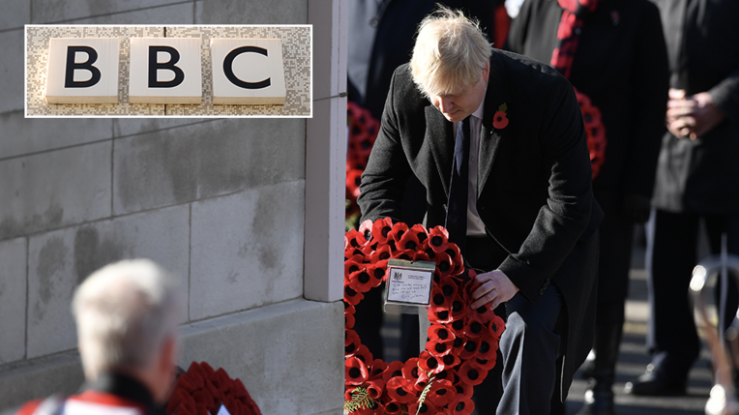 英国首相在纪念碑前放反花圈（图源：今日俄罗斯）